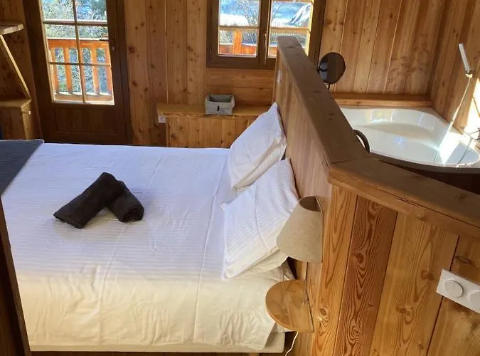 Beau Chalet De Montagne Serre Chevalier Au Pied Des Pistes Plein Sud